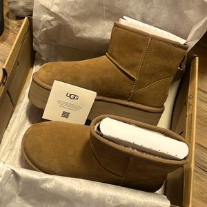 UGG | Classic Mini Platform | LIKE NEW